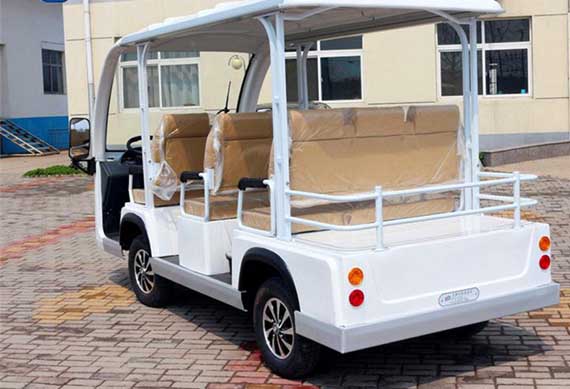 Electric sightseeing vehicles with power steering are used in tourist attractions