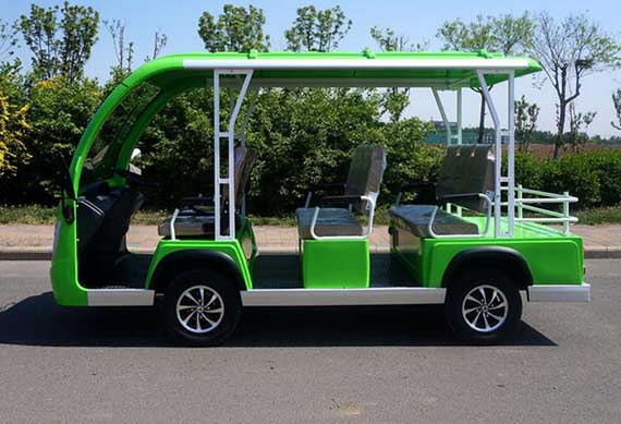 Electric sightseeing vehicles with power steering are used in tourist attractions