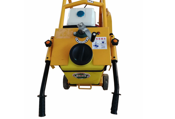 asphalt core gesoline concrete saw cutting machine cutting road