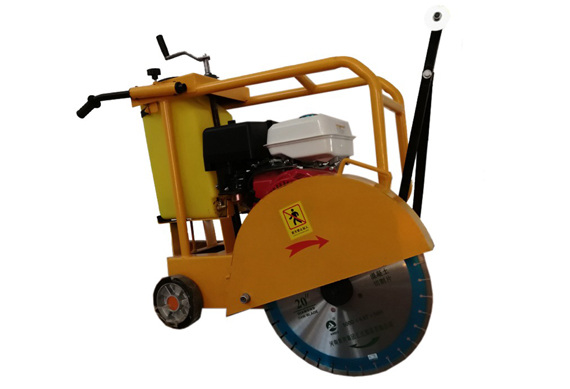 asphalt core gesoline concrete saw cutting machine cutting road