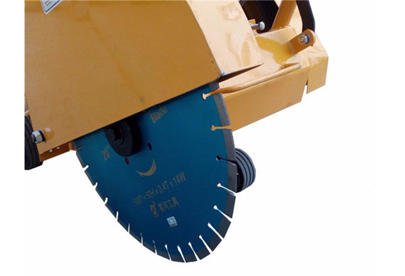 asphalt and concrete saw cutting machine