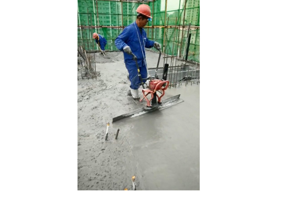 Two meters concrete floor vibrating ruler