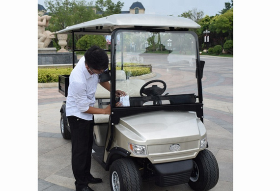 Battery 4 Wheels golf cart for golf course