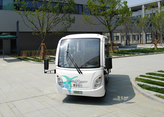 Electric sightseeing car with heater and air conditioning