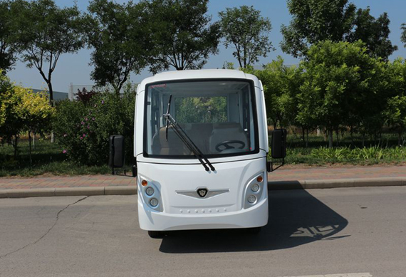 Electric sightseeing car with heater and air conditioning