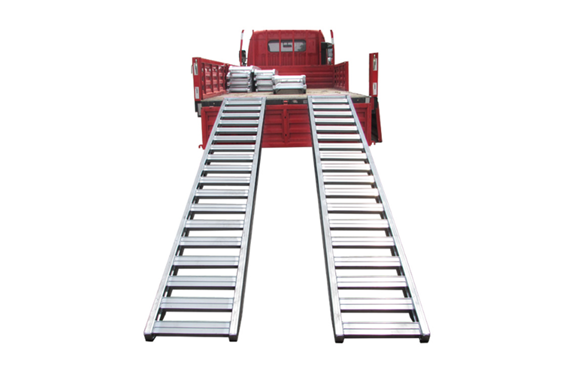 Portable excavator for vehicle aluminum alloy loading ramps