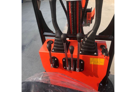 China Supply 1000KG Hydraulic Small Digger Mini Excavator