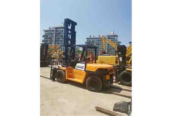 7 ton Komatsu forklift