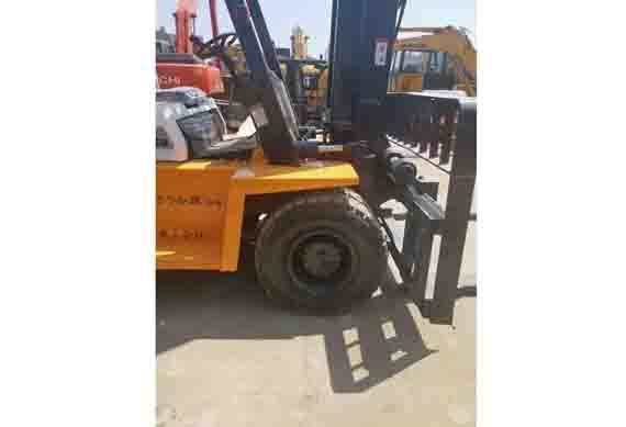 7 ton Komatsu forklift