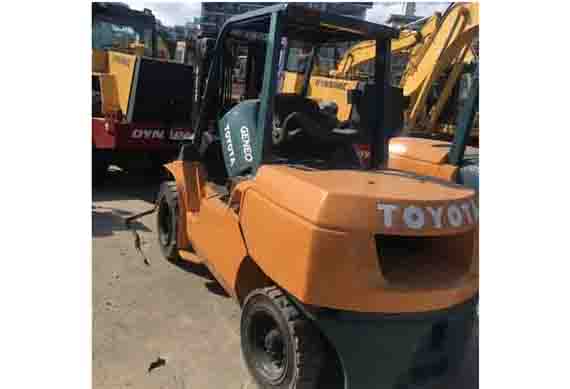 5 ton Toyota forklift