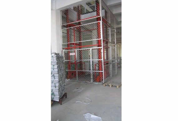 Warehouse Guide Rail Cargo Lift Platform Freight Elevator Price for Sale
