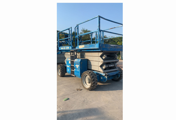 Cheap Used Skyjack 3219 Genie GS4047 GS3246 JLG3246ES JLGR10 electric scissor lift with good condition for sale