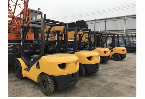 3 ton used japan forklift tcm fd30 with 3-stage mast for sale
