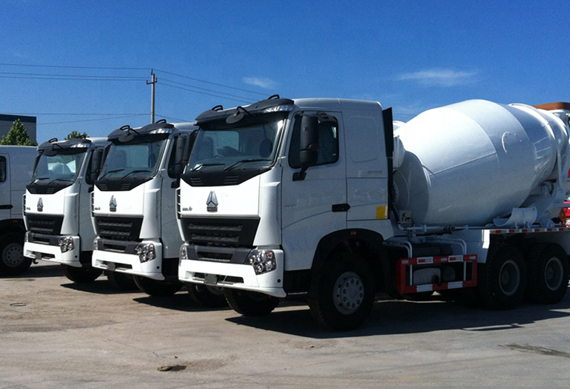 China Sinotruk Howo 8 cubic meters Concrete Mixer Truck 8x4 price for sale