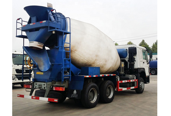 China Sinotruk Howo 8 cubic meters Concrete Mixer Truck 8x4 price for sale