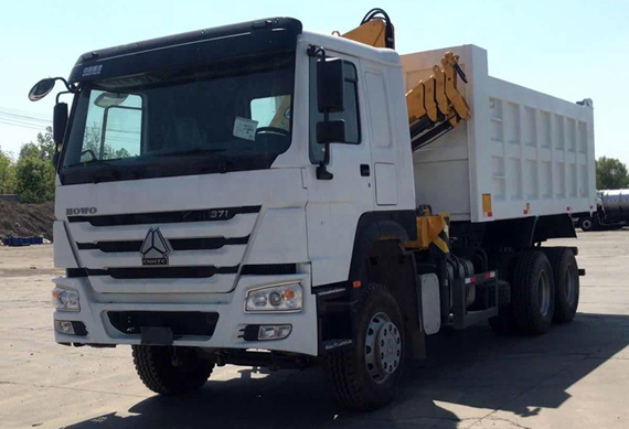 Howo dump truck with folded crane 5ton tipper truck with knuckle boom crane