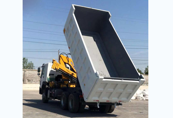 Sinotruk Howo dump truck mounted 12 ton folding boom crane