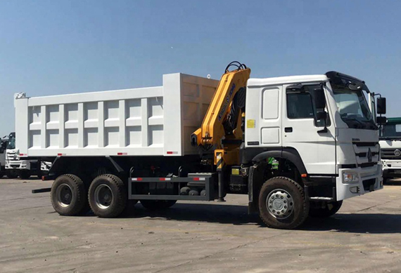 SINOTRUK HOWO 20ton 10 wheels dump truck with 6ton truck mounted crane for sale
