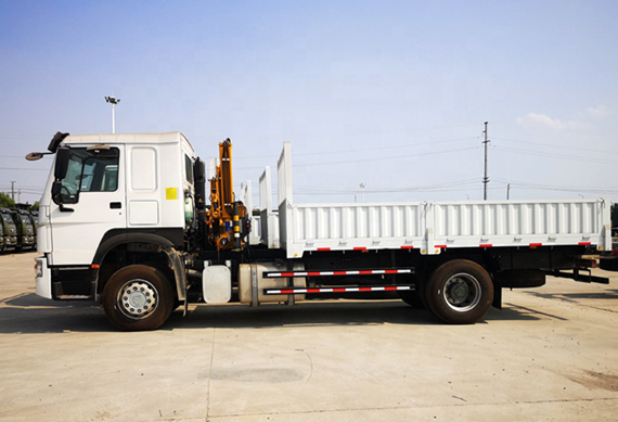 Hot-Sale for HOWO Folding Arm Type 10t Truck Mounted Crane