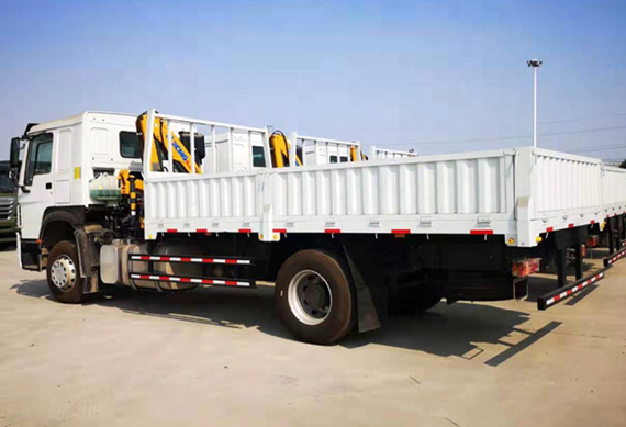 Sinotruk Howo 20ton folding boom truck mounted crane for sale