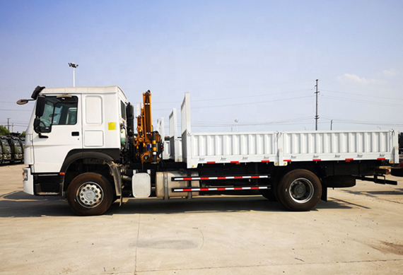 Sinotruk Howo 20ton folding boom truck mounted crane for sale