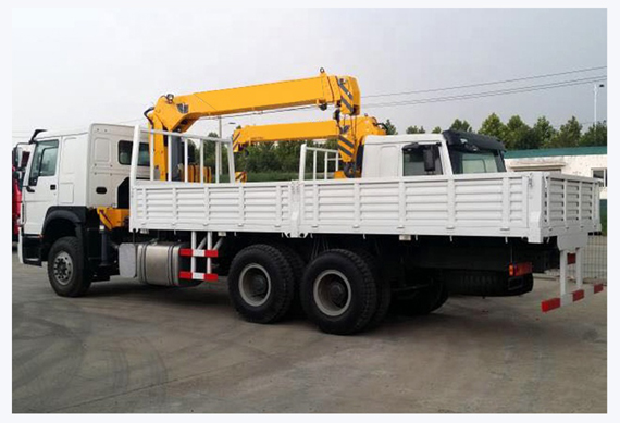 Sinotruk Howo 4X2 Light Truck with Telescoping Boom Crane 5ton