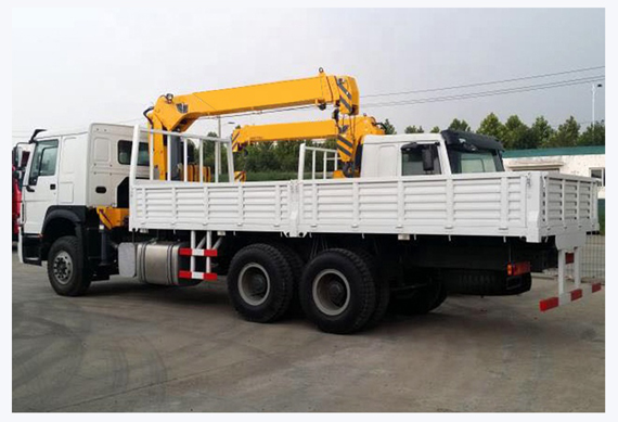 Sinotruk Howo 8x4 Euro 2 cargo truck mounted 20ton telescopic boom crane