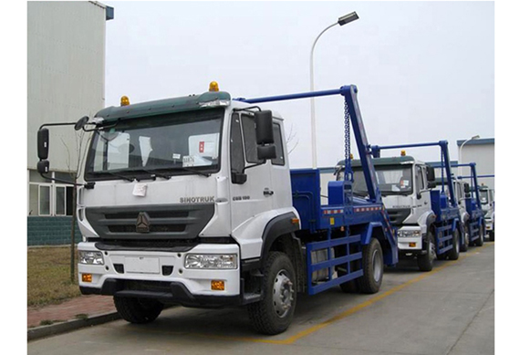 Sinotruk 4x2 self-loading roll off arm garbage collection truck