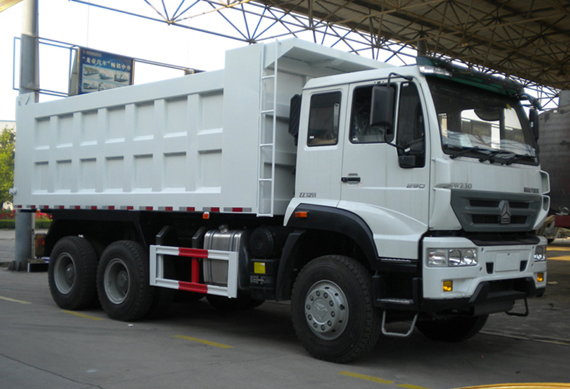 CNHTC Howo Sinotruk 371 price for Golden Prince 6x4 25 ton dump truck