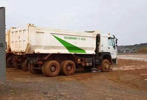 High quality howo 6x4 dump truck left hand drive tipper truck for sale