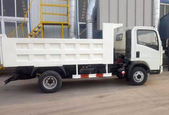 Cargo transport 4x2 6 wheeler howo light dump truck