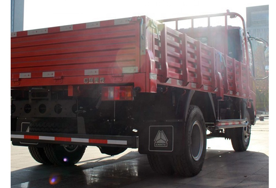 Sinotruk 6 wheeler howo diesel light cargo truck 4x2 for sale