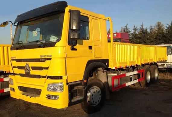 Sinotruk 6x4 howo light cargo truck price for sale