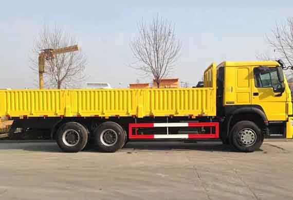 Sinotruk 6x4 howo light cargo truck price for sale