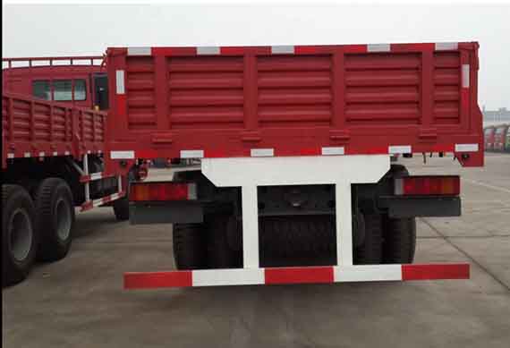 China Sinotruk Howo 8x4 heavy duty cargo truck 40t for sale in Africa