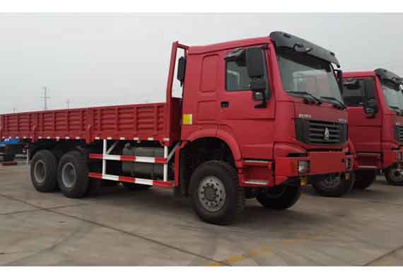 China Sinotruk Howo 8x4 heavy duty cargo truck 40t for sale in Africa