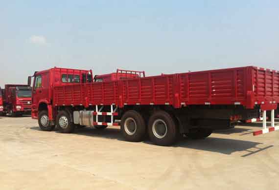 China Sinotruk Howo 8x4 heavy duty cargo truck 40t for sale in Africa