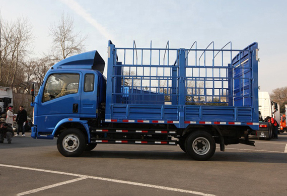 China factory Sinotruk brand howo 4x2 van light truck