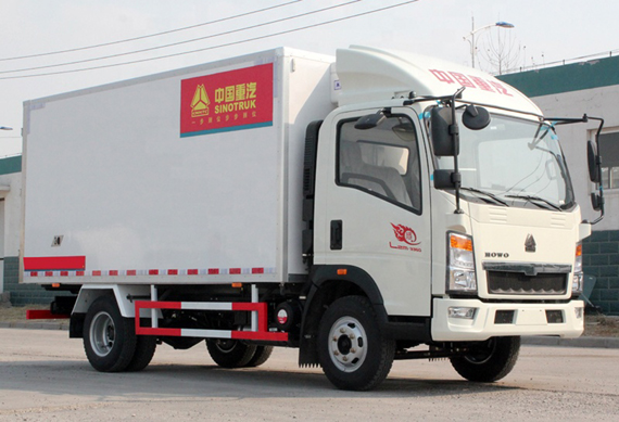 6 Wheels HOWO 4x2 refrigerate truck 4m Cargo Box Freezer Refrigerator Van Truck for Meat and Fish Transport