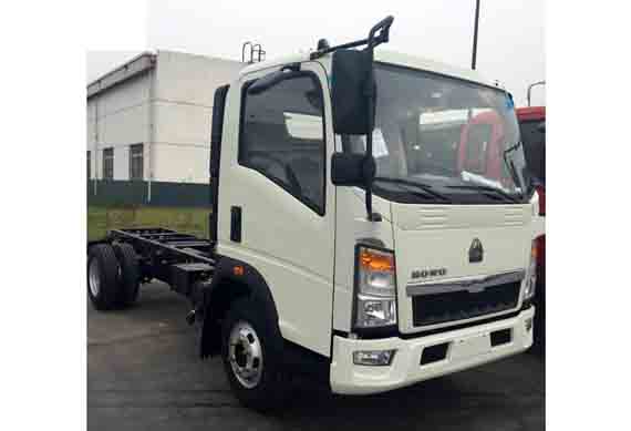 Sinotruk HOWO 4x2 6 wheeler light cargo truck