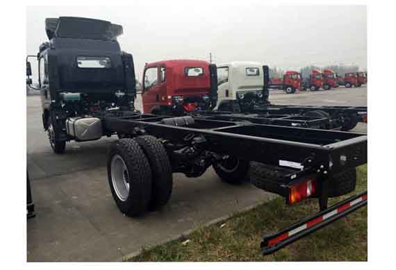 Sinotruk HOWO 4x2 6 wheeler light cargo truck