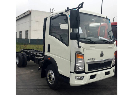 Howo 5 tons cargo truck van 4x2 light truck for sale