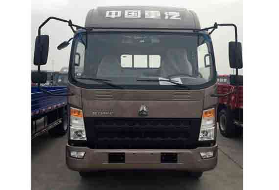 Cargo transport 4x2 6 wheel 5 ton howo light truck