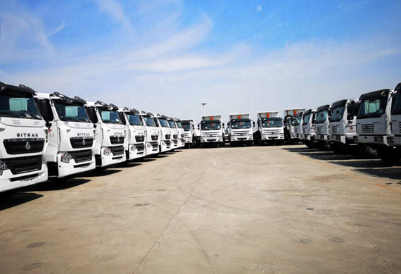 Sinotruk howo 8x4 12 wheeler cargo trucks for sale