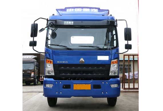 Sinotruk HOWO 4x2 6 wheeler light cargo truck with factory price