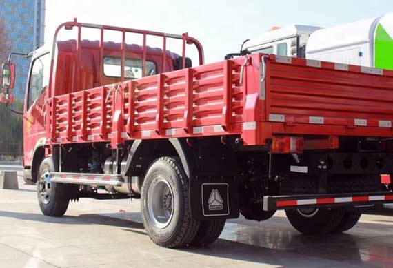 Chinese Sinotruk Howo 4x2 Light duty tipper diesel light cargo truck