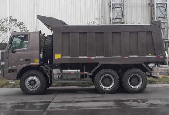 Sinotruk Howo 70 ton mining dump truck from cnhtc tipper truck for sale