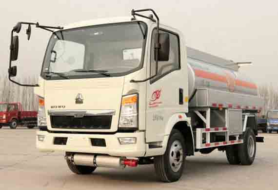 SINOTRUK HOWO 4x2 10,000 Liters oil fuel tank truck capacity for sale