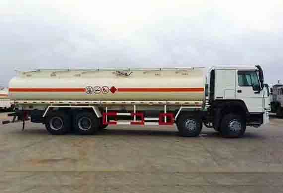 Sinotruk Howo 6x4 8x4 heavy Oil transport tank fuel truck price for sale