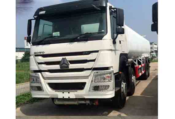 Sinotruk Howo 6x4 8x4 heavy Oil transport tank fuel truck price for sale